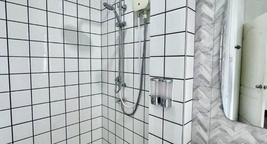 For rent 4 bedrooms house in Bang Lamung, Chonburi