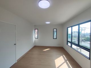For sale 3 bedrooms townhouse in Prawet, Bangkok