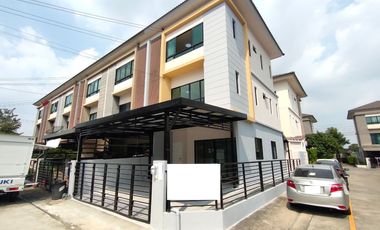 For sale 3 bedrooms townhouse in Prawet, Bangkok