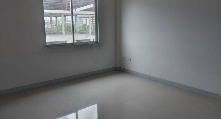 Local comercial en venta de 2 habitaciones en Nong Chok, Bangkok