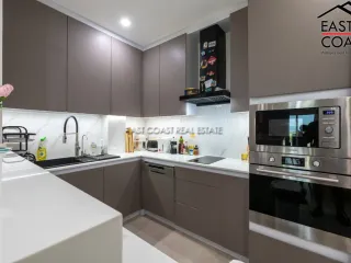 For sale 3 ベッドルーム condo in Bang Lamung, Chonburi