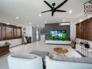 For sale 3 ベッドルーム condo in Bang Lamung, Chonburi