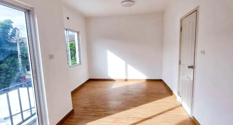 Haus zum Kauf mit 3 Zimmer in Sai Noi, Nonthaburi