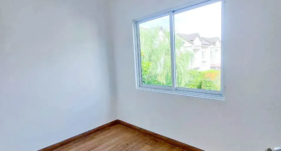 Haus zum Kauf mit 3 Zimmer in Sai Noi, Nonthaburi