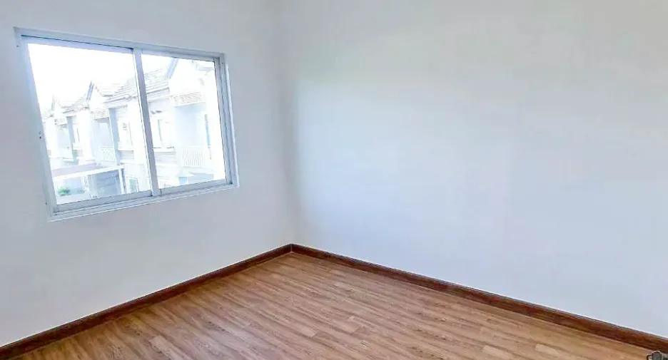 Haus zum Kauf mit 3 Zimmer in Sai Noi, Nonthaburi