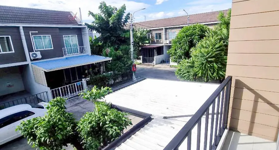 Haus zum Kauf mit 3 Zimmer in Sai Noi, Nonthaburi