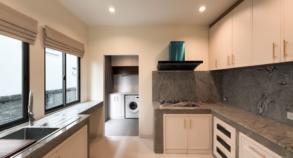 For rent 4 bedrooms house in Prawet, Bangkok