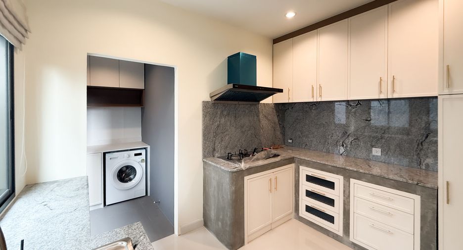 For rent 4 bedrooms house in Prawet, Bangkok