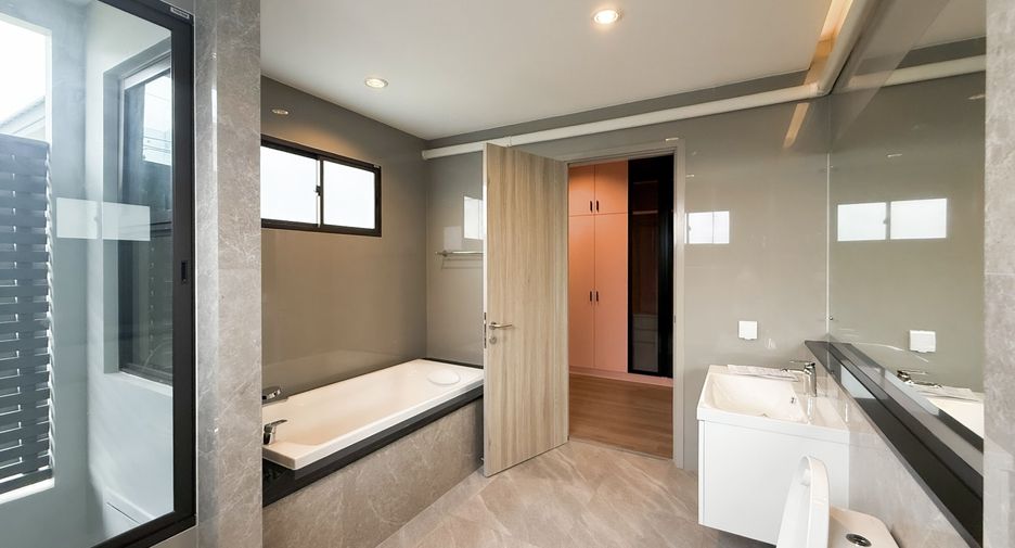 For rent 4 bedrooms house in Prawet, Bangkok