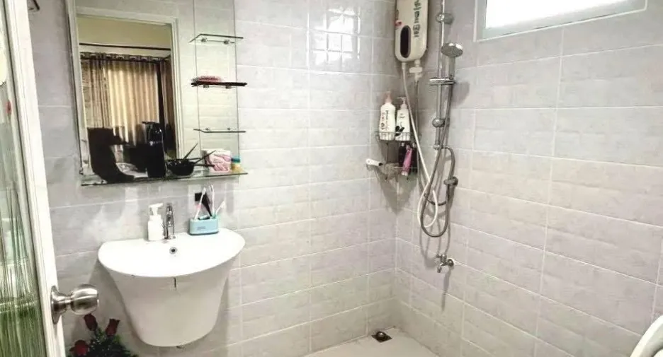 À vendre 4 chambres maison à Mueang Lampang, Lampang
