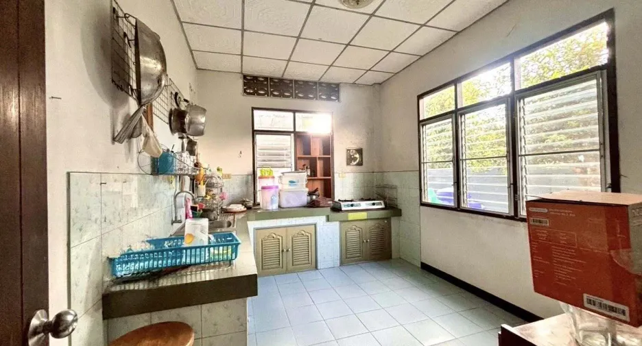 For sale 6 bedrooms house in Ko Kha, Lampang