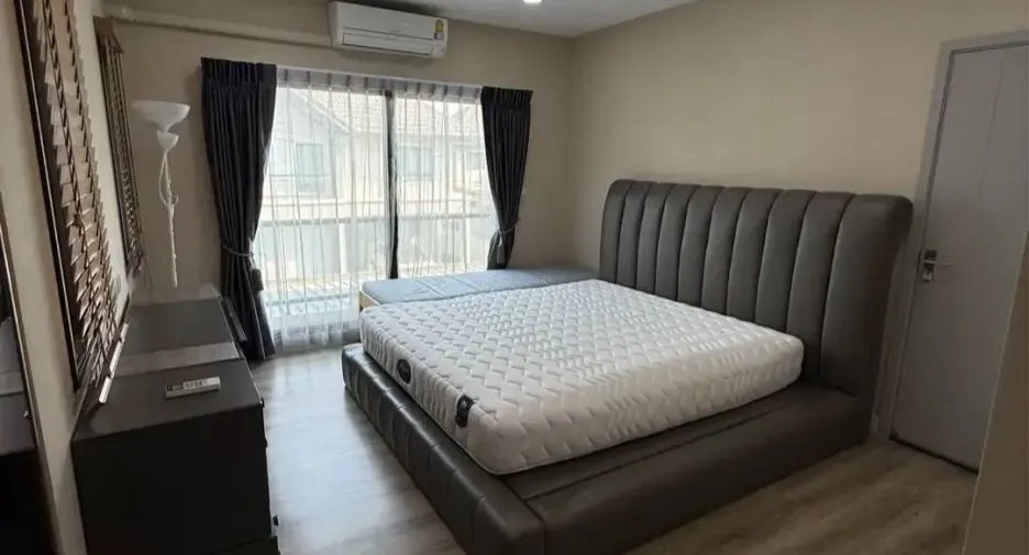 Casa en venta de 5 habitaciones en Bang Kruai, Nonthaburi