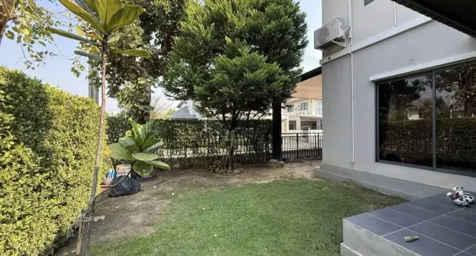 Casa en venta de 5 habitaciones en Bang Kruai, Nonthaburi