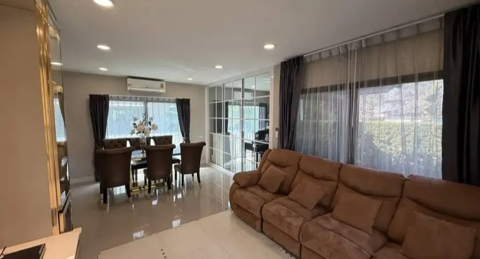 Casa en venta de 5 habitaciones en Bang Kruai, Nonthaburi