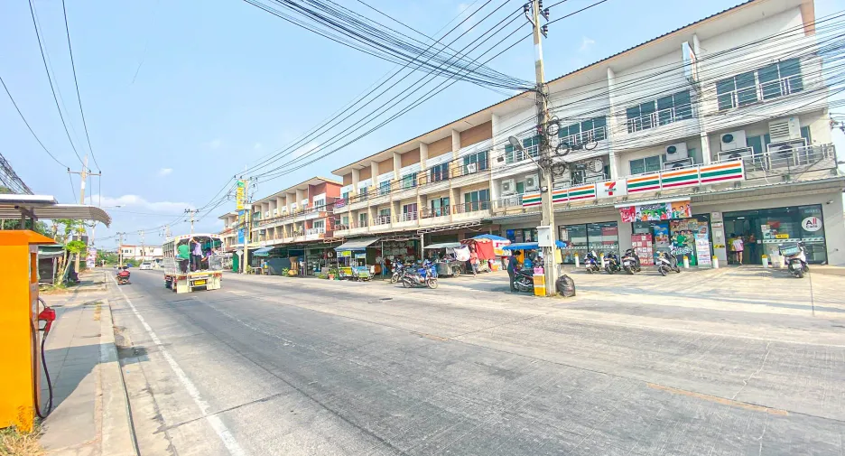For sale 3 bedrooms retail Space in Mueang Samut Sakhon, Samut Sakhon