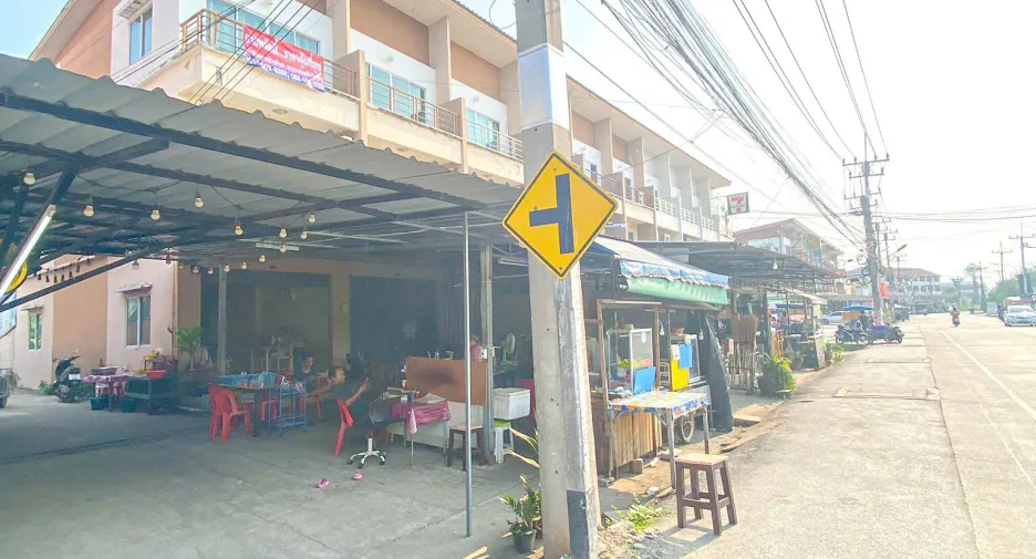 For sale 3 bedrooms retail Space in Mueang Samut Sakhon, Samut Sakhon