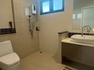 出租 和 出售 4 卧室 独立屋 在 Suan Luang, 曼谷