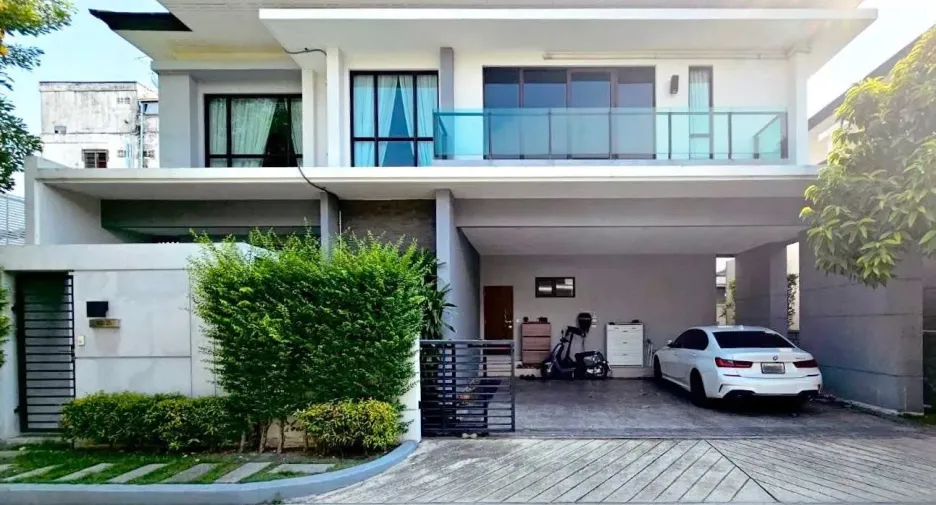 For rent and for sale 4 bedrooms house in Wang Thonglang, Bangkok
