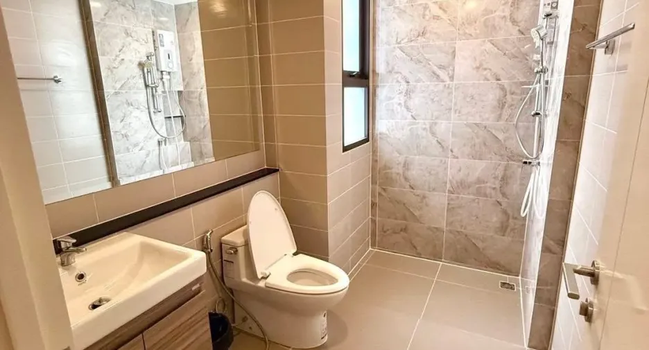 For rent and for sale 4 bedrooms house in Wang Thonglang, Bangkok
