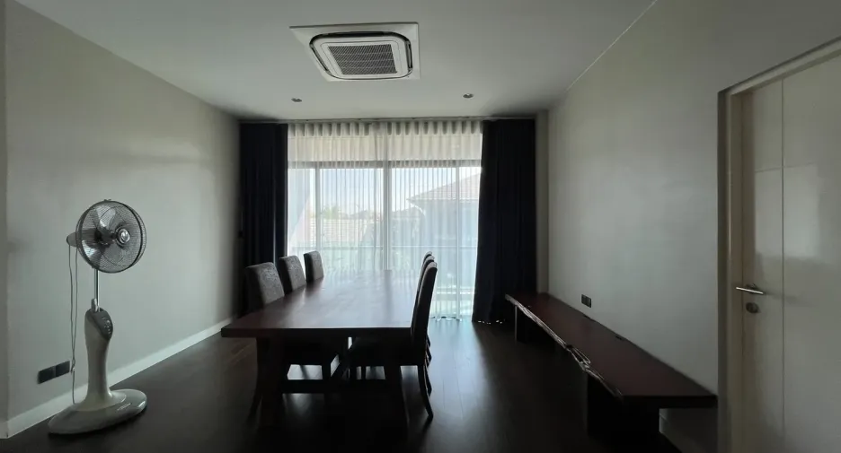 Casa en alquiler y en venta de 5 habitaciones en Bang Kapi, Bangkok