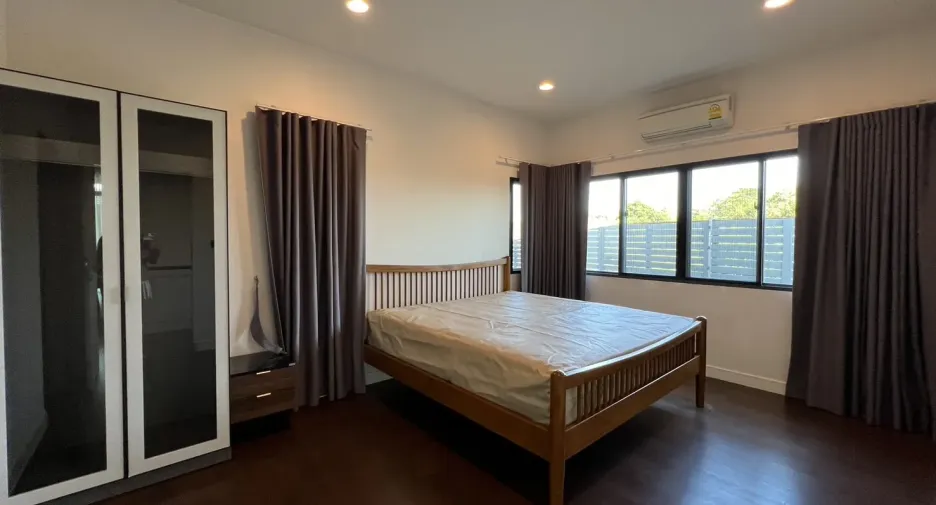 Casa en alquiler y en venta de 5 habitaciones en Bang Kapi, Bangkok