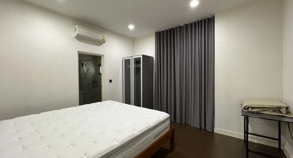 Casa en alquiler y en venta de 5 habitaciones en Bang Kapi, Bangkok