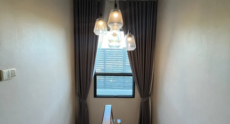 Casa en alquiler y en venta de 5 habitaciones en Bang Kapi, Bangkok