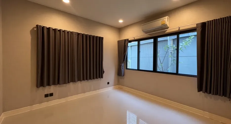 Casa en alquiler y en venta de 5 habitaciones en Bang Kapi, Bangkok