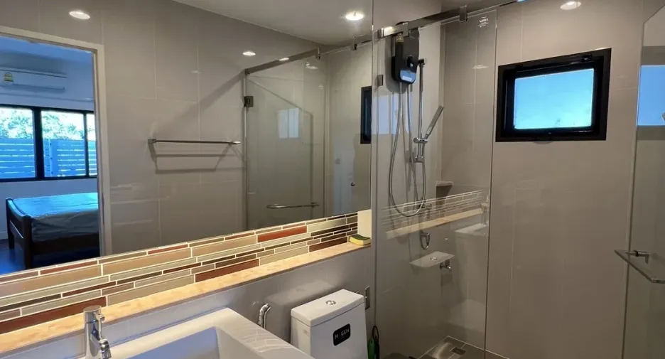 Casa en alquiler y en venta de 5 habitaciones en Bang Kapi, Bangkok