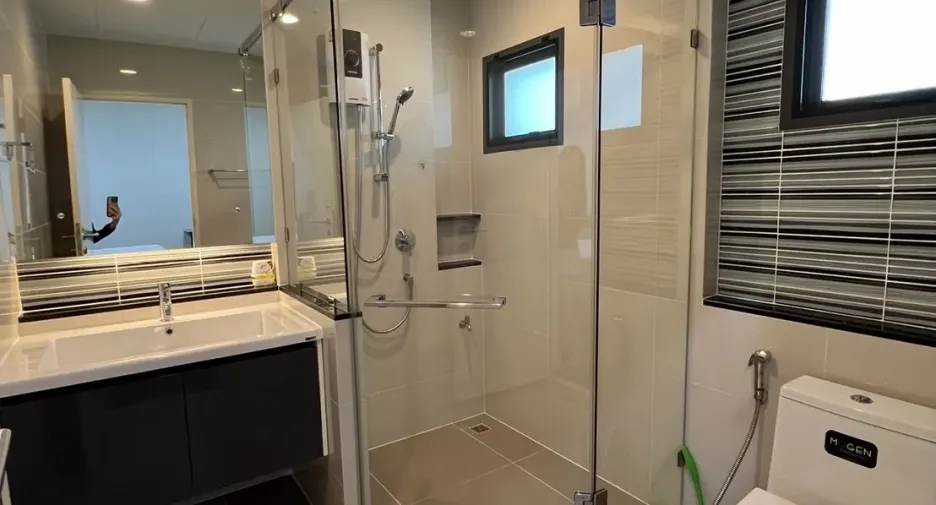 Casa en alquiler y en venta de 5 habitaciones en Bang Kapi, Bangkok
