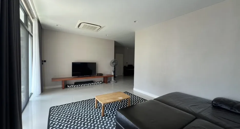 Casa en alquiler y en venta de 5 habitaciones en Bang Kapi, Bangkok