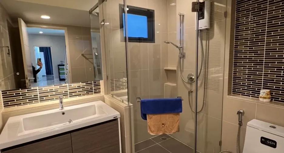 Casa en alquiler y en venta de 5 habitaciones en Bang Kapi, Bangkok
