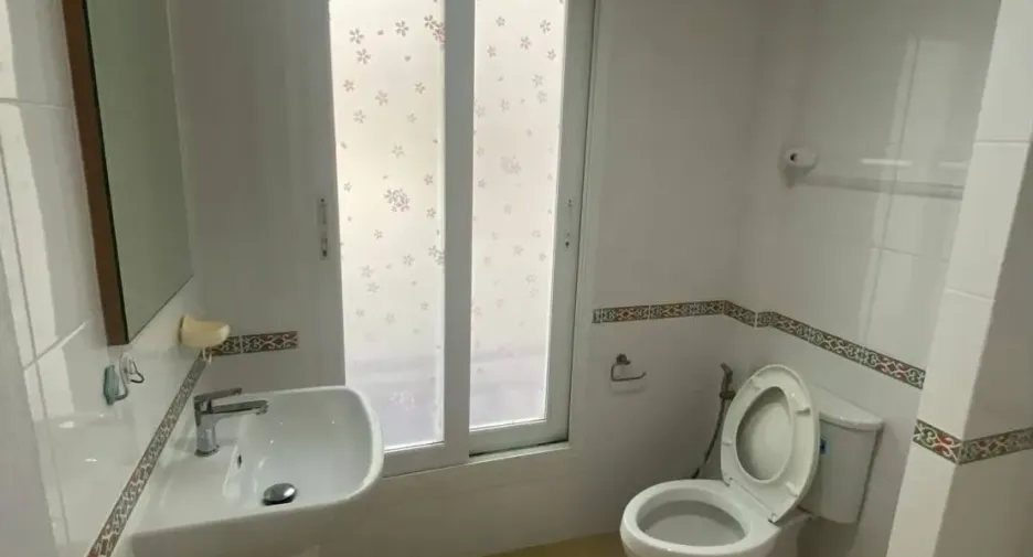 For rent 3 bedrooms townhouse in Bang Kapi, Bangkok