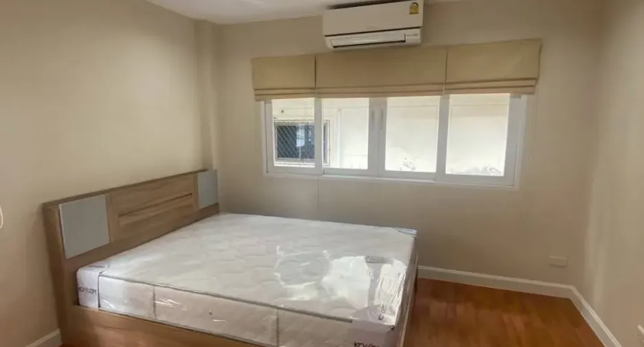 For rent 3 bedrooms townhouse in Bang Kapi, Bangkok