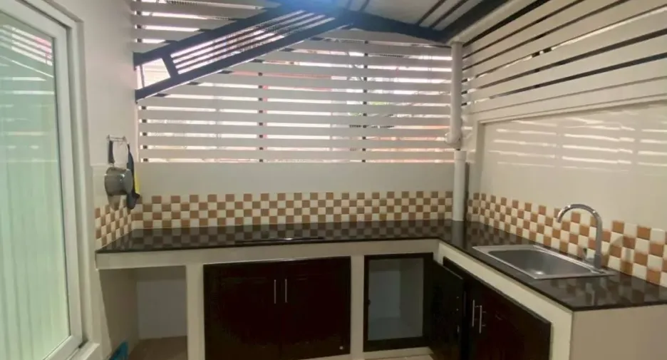 For rent 3 bedrooms townhouse in Bang Kapi, Bangkok