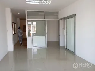 出租 和 出售 仓库 在 Bang Phli, Samut Prakan