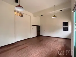 À louer entrepôt à Bang Phli, Samut Prakan