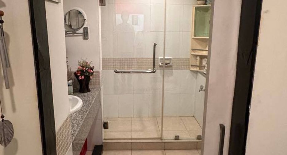 For rent and for sale 1 bed condo in Yan Nawa, Bangkok