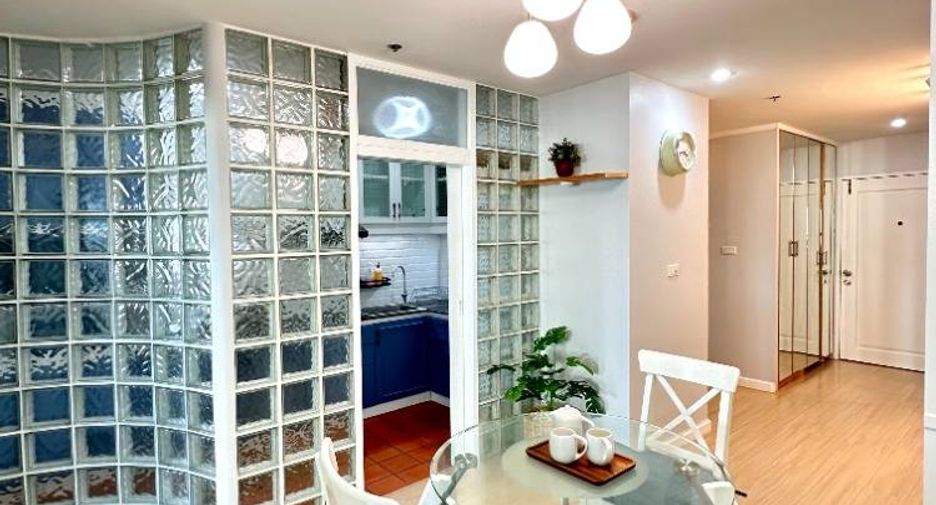For rent 3 bedrooms condo in Yan Nawa, Bangkok