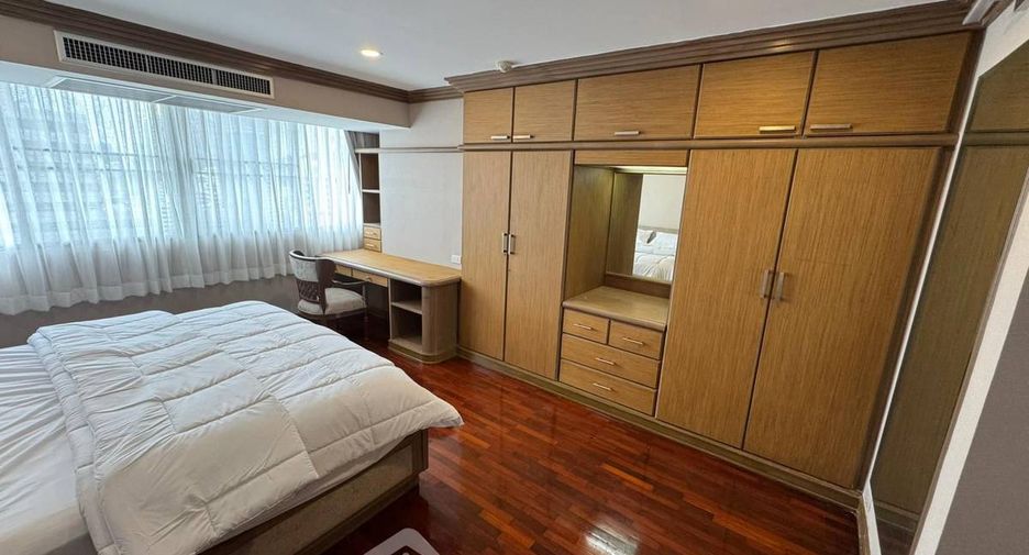 For rent 3 bedrooms condo in Khlong Toei, Bangkok