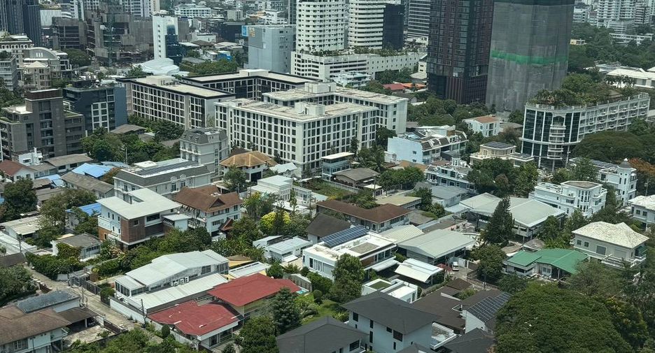For rent 3 bedrooms condo in Watthana, Bangkok