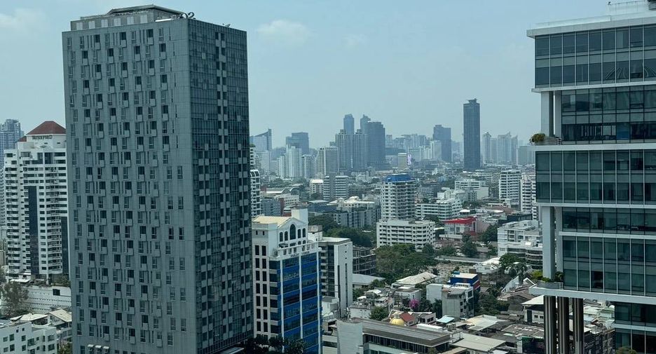 For rent 3 bedrooms condo in Watthana, Bangkok