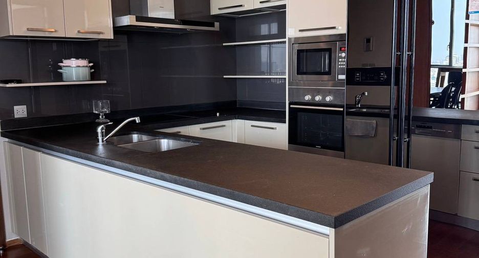 For rent 3 bedrooms condo in Watthana, Bangkok