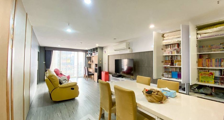 For sale 2 bedrooms condo in Watthana, Bangkok
