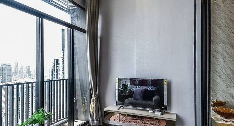 For rent 2 bedrooms condo in Ratchathewi, Bangkok