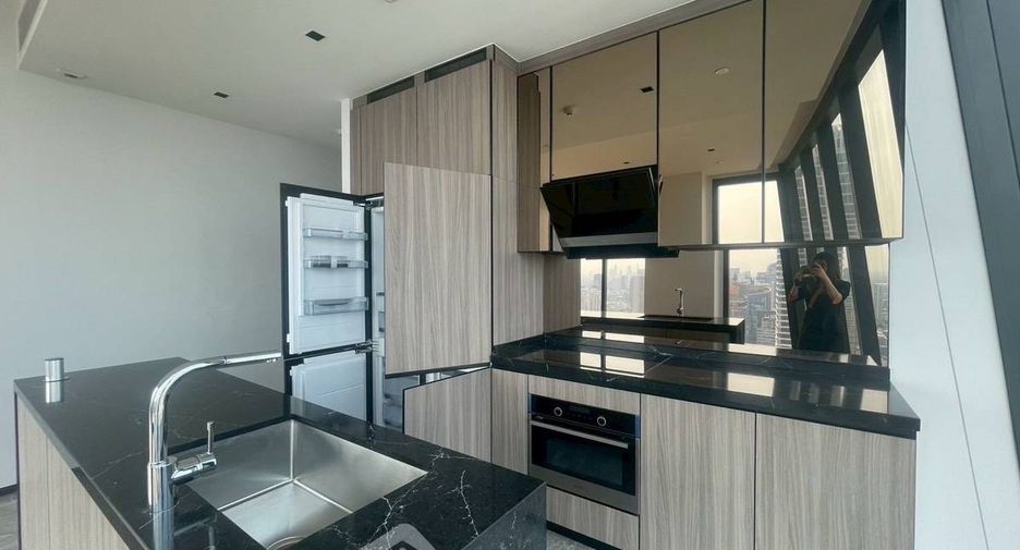 For sale 4 bedrooms condo in Watthana, Bangkok