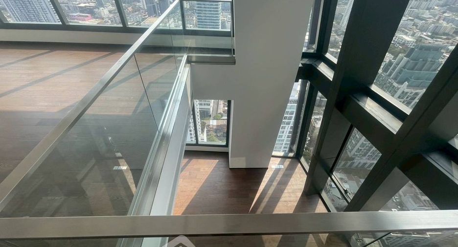 For sale 4 bedrooms condo in Watthana, Bangkok