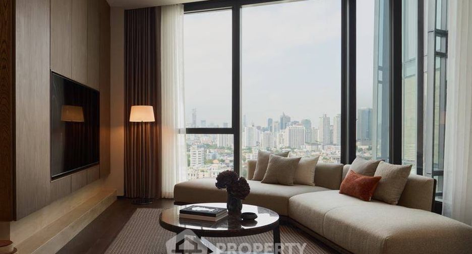 For sale 4 bedrooms condo in Watthana, Bangkok
