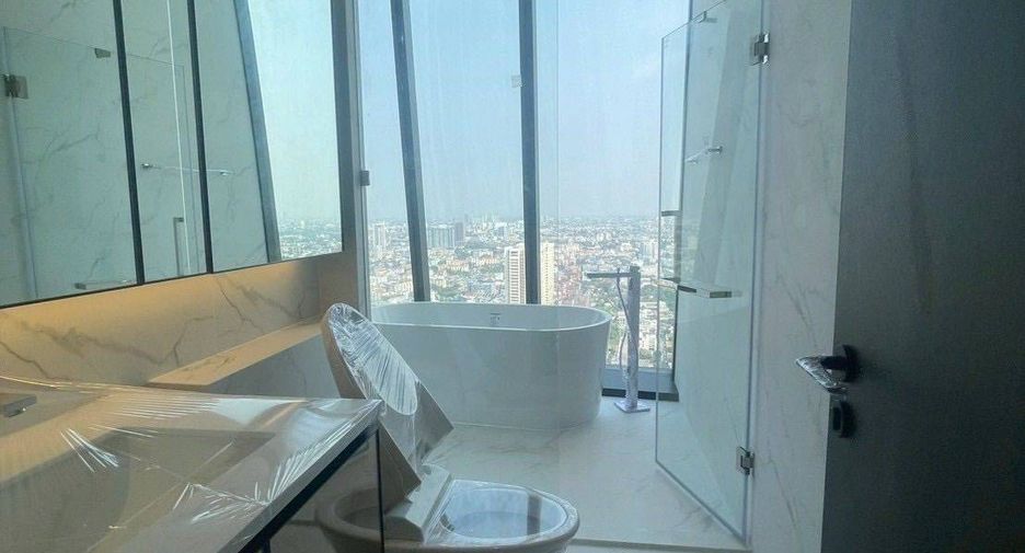 For sale 4 bedrooms condo in Watthana, Bangkok