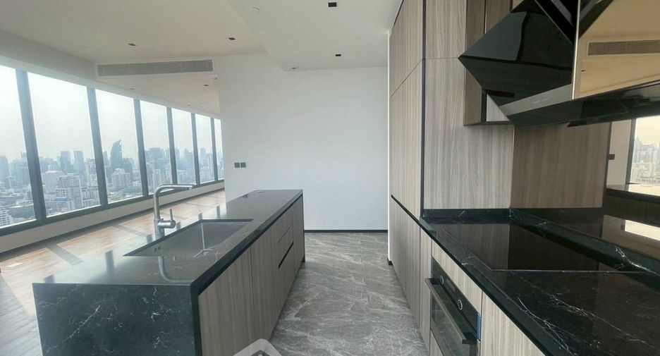 For sale 4 bedrooms condo in Watthana, Bangkok